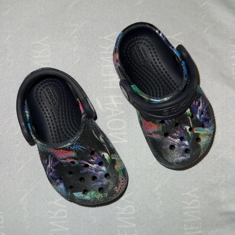 Infant crocs, size 5.